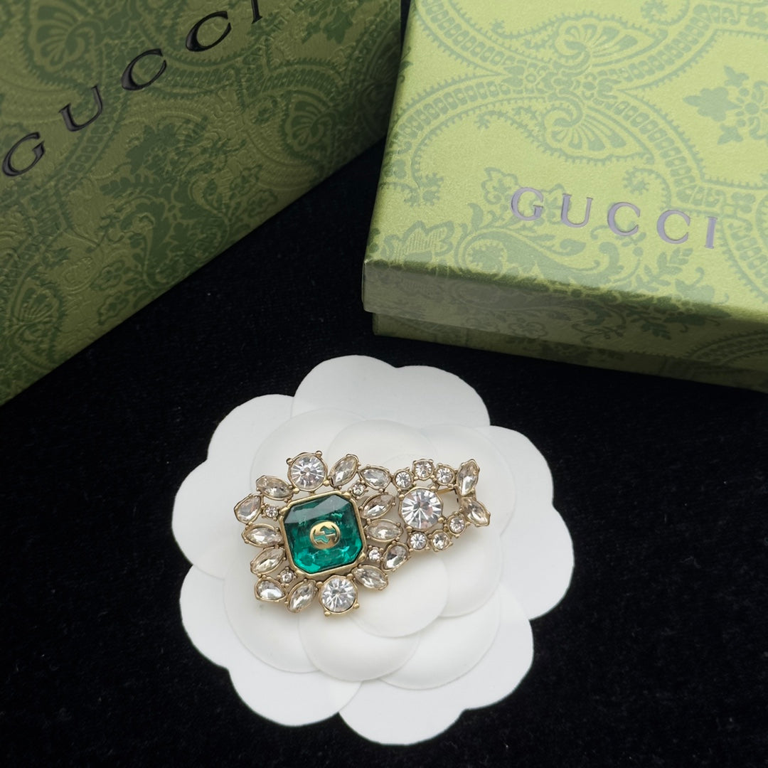 Gucci Brooch Gold 184401